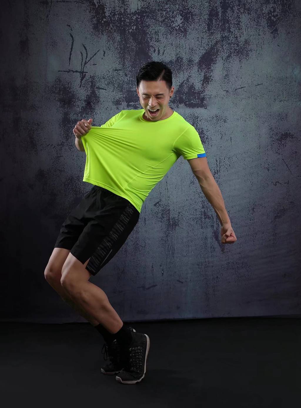 春夏新品 圓領(lǐng)短袖T恤 時(shí)尚運(yùn)動文化衫 熒光綠